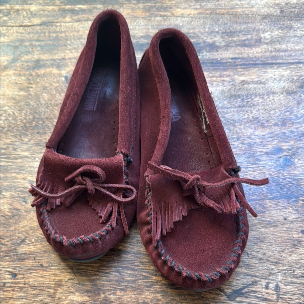 Minnetonka Moccasins Women’s Burgundy Suede Leather Size 6